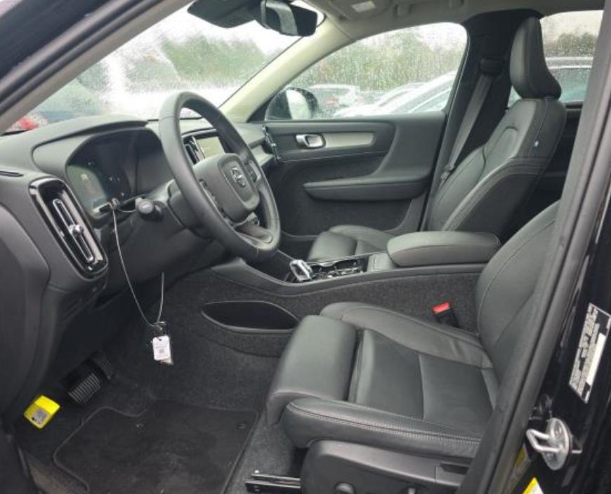 Volvo XC40 2025