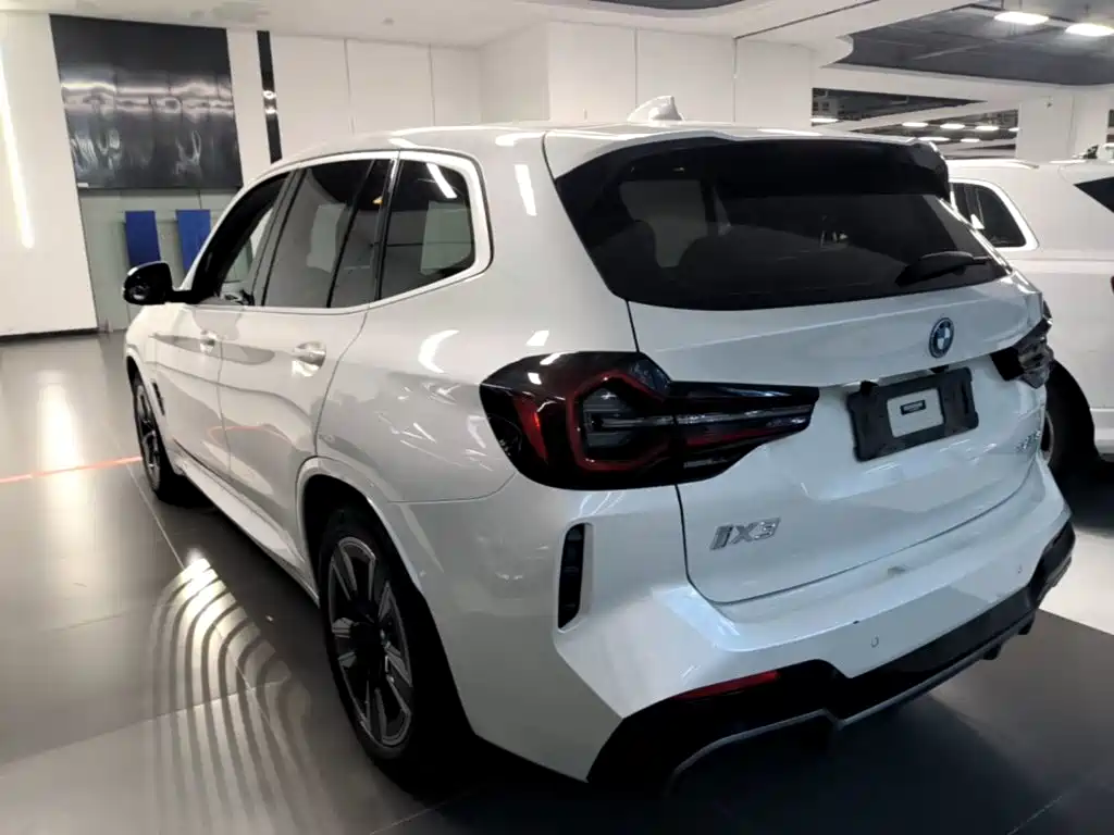 BMW iX3 2023