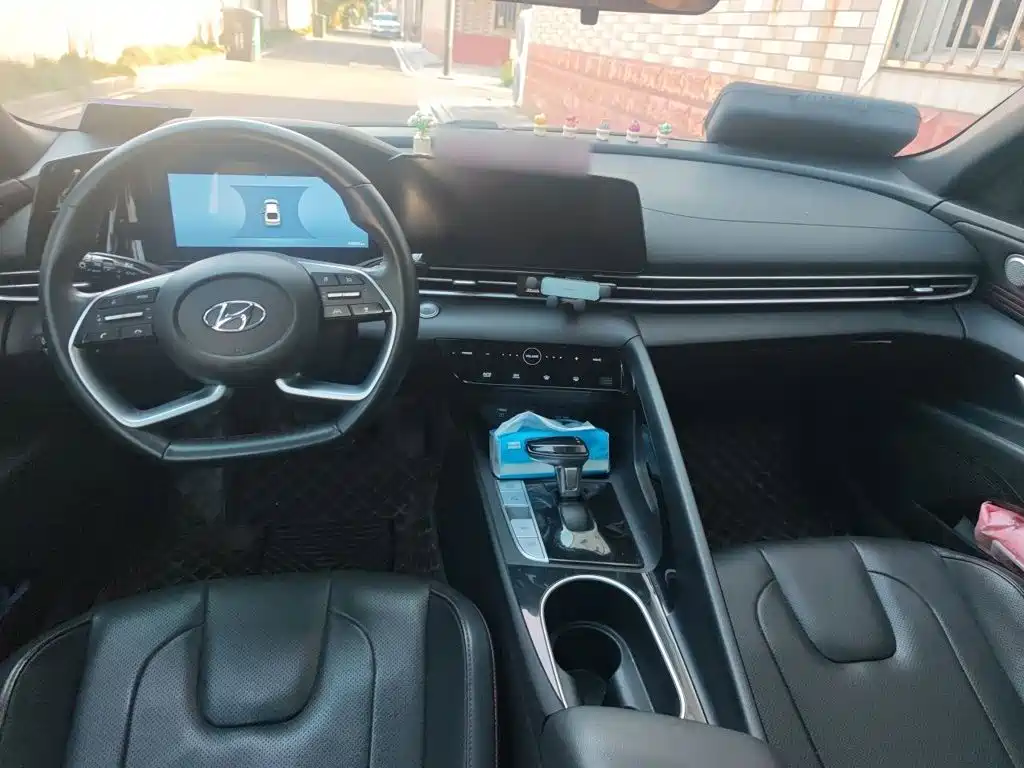 Hyundai Elantra 2023
