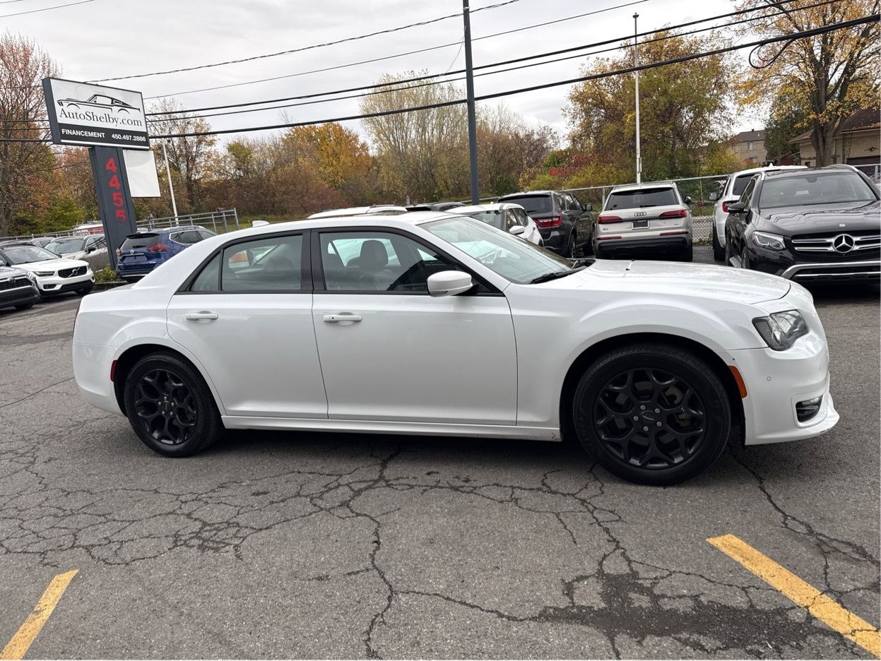Chrysler 300 2023