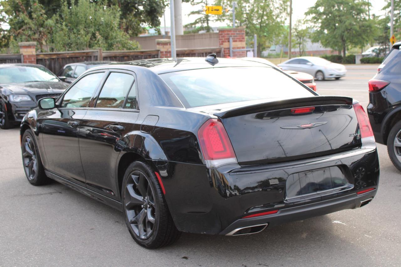 Chrysler 300 2023