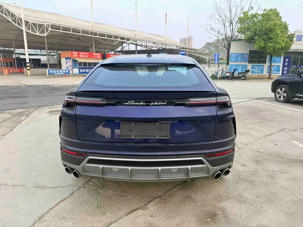Lamborghini Urus 2021