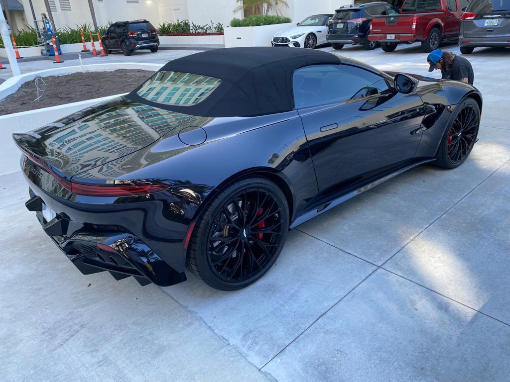 Aston Martin V8 Vantage 2022