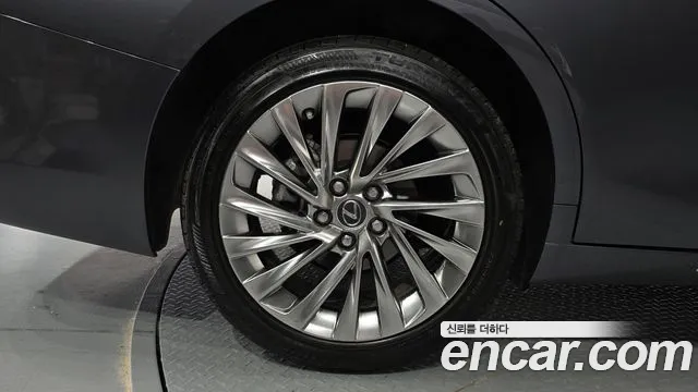 Lexus ES 2025