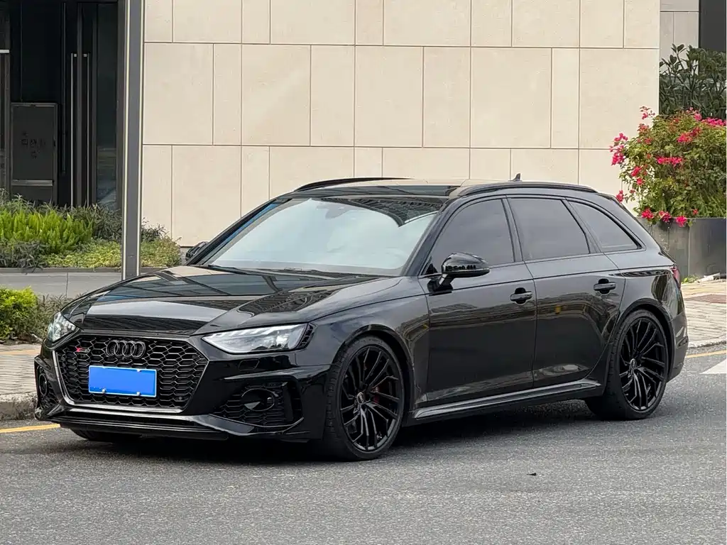 Audi RS 4 2022
