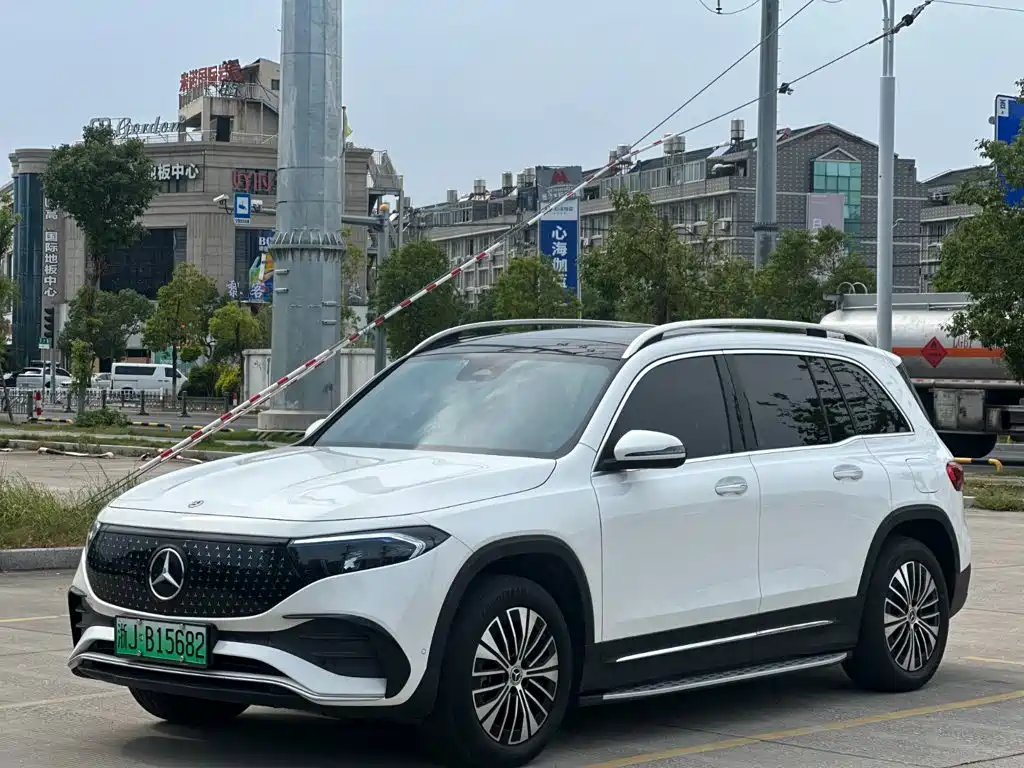 Mercedes-Benz EQB 2026