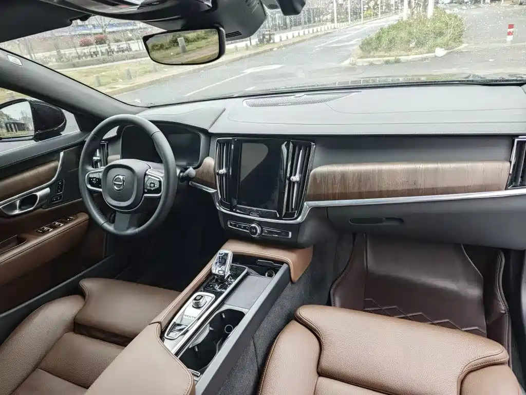 Volvo S90 2024