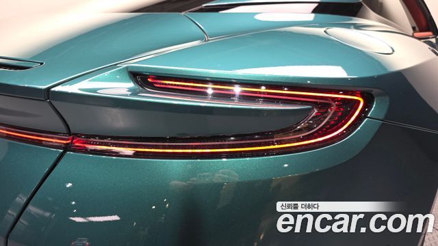 Aston Martin DB11 2022