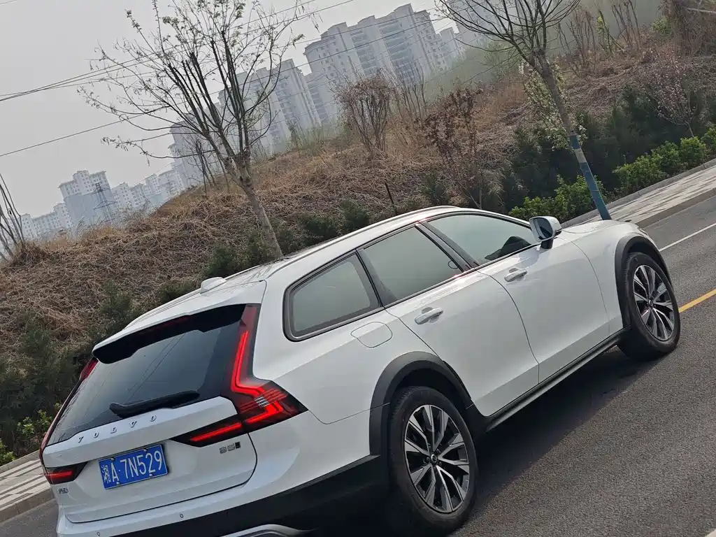 Volvo V90 2022