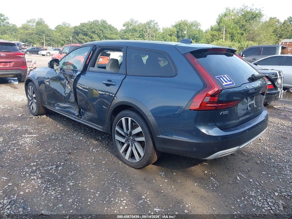 Volvo V90 Cross Country 2025