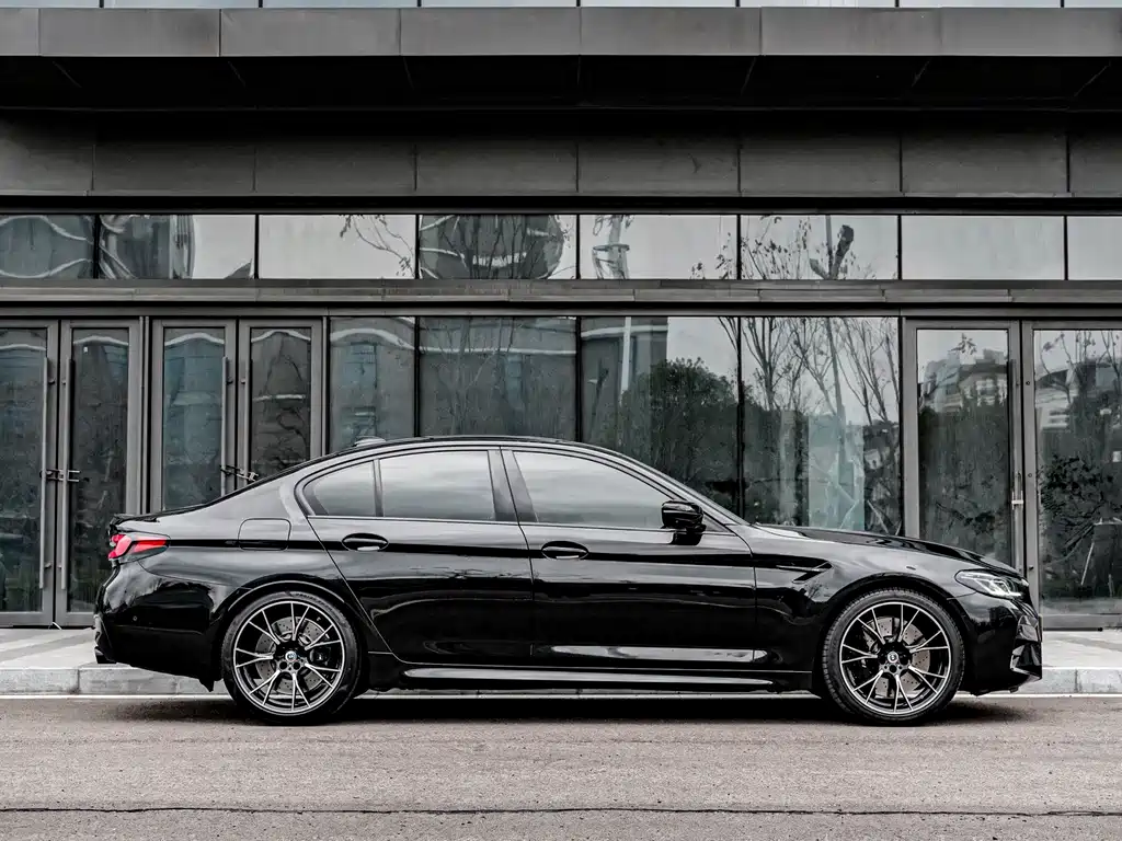 BMW M5 2022