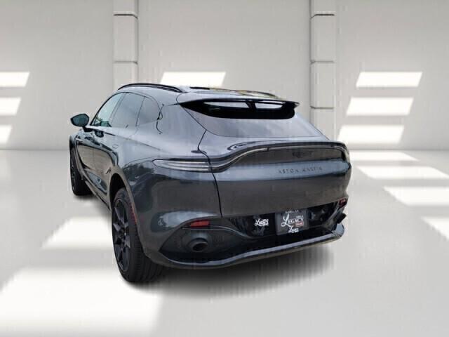 Aston Martin DBX 2021