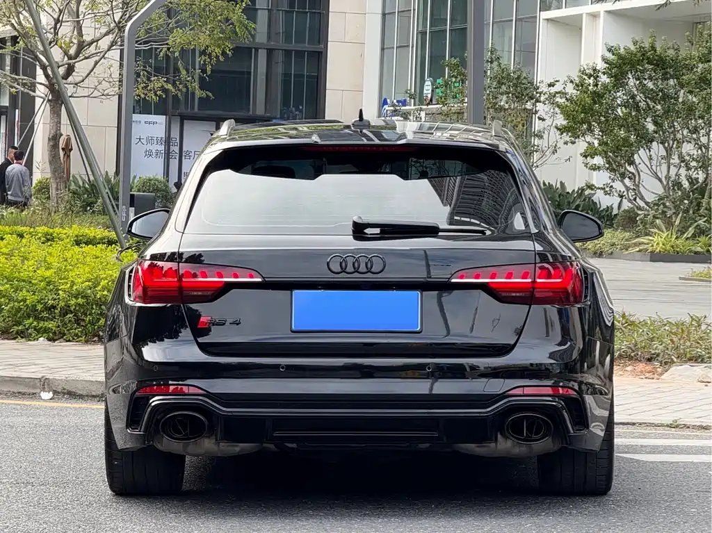 Audi RS 4 2022