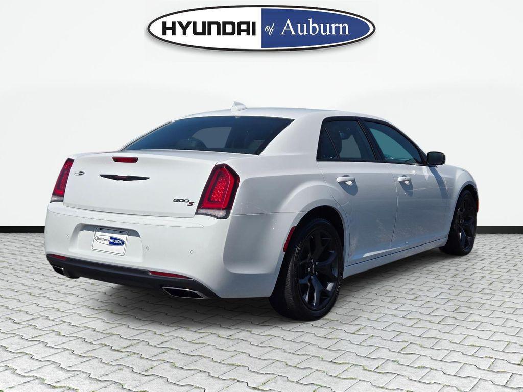 Chrysler 300 2023