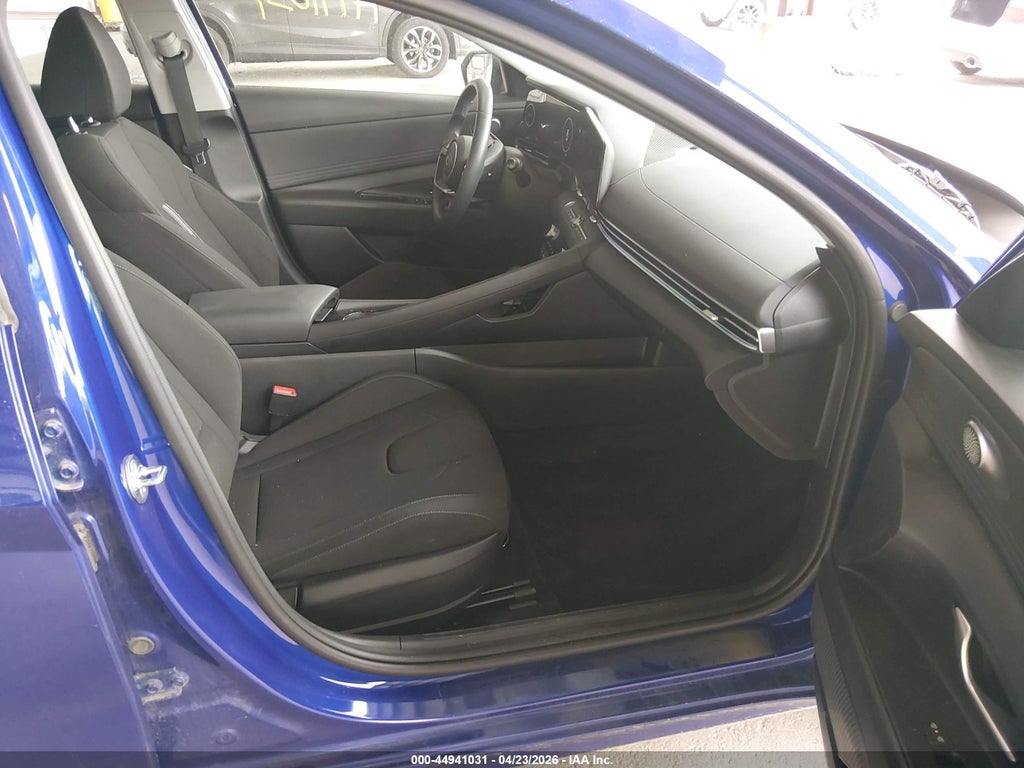 Hyundai Elantra 2024