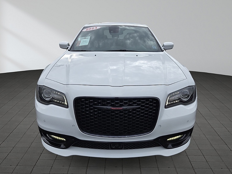 Chrysler 300 2023