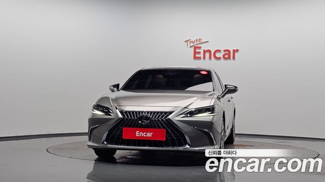 Lexus ES 2023