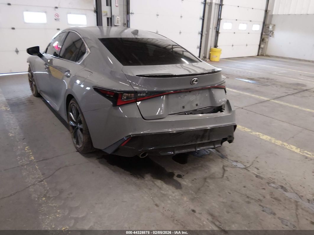 Lexus IS 2024