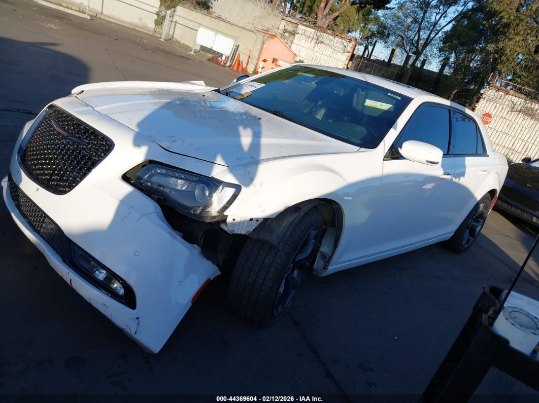 Chrysler 300 2022