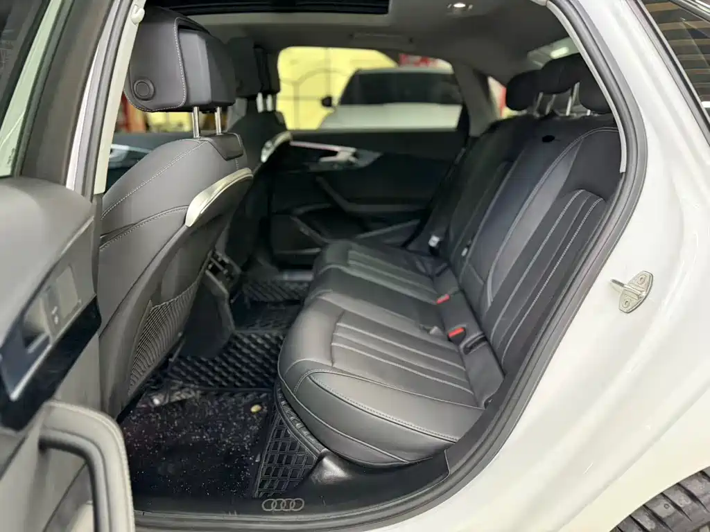 Audi A4 2023