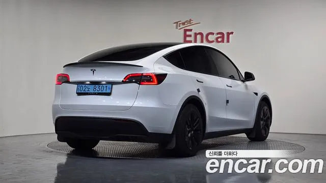 Tesla Model Y 2024