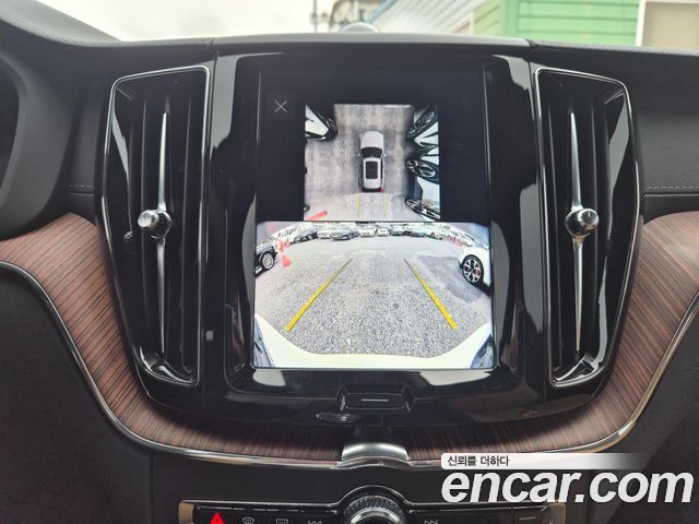 Volvo XC60 2025