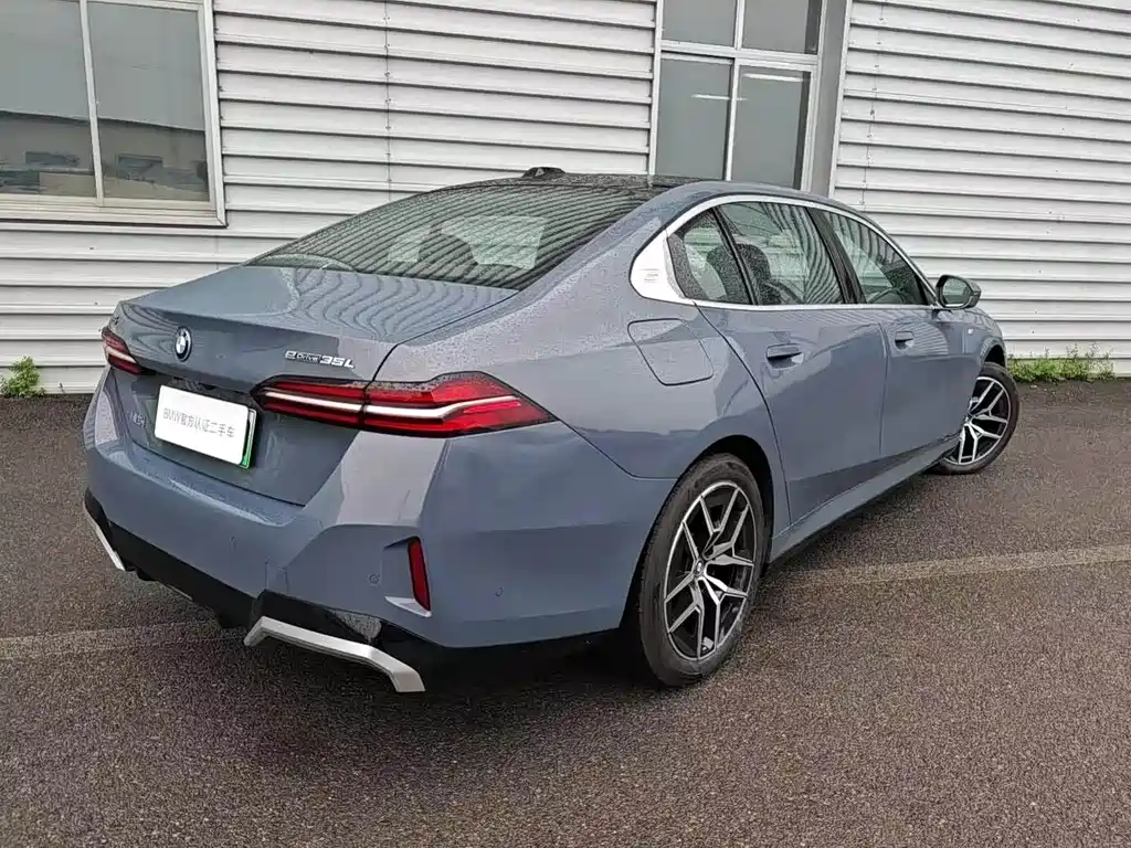 BMW i5 2024