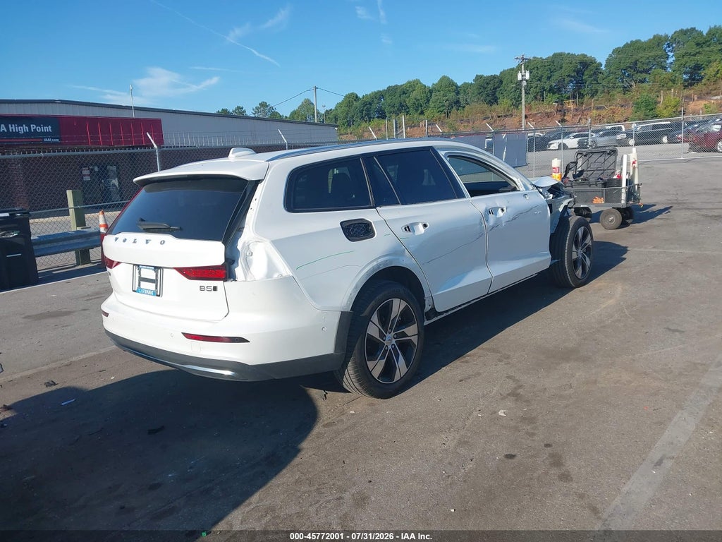 Volvo V60 Cross Country 2025
