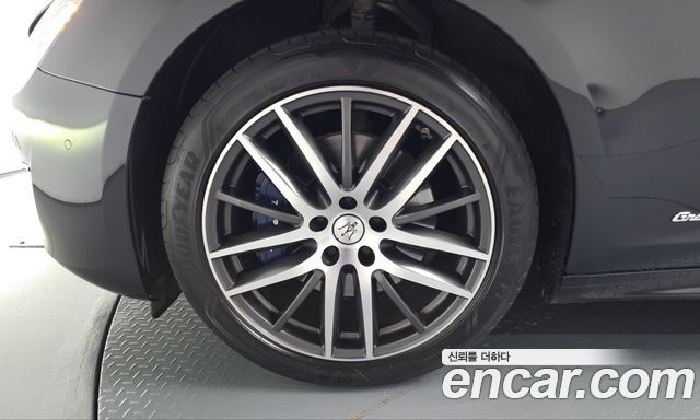 Maserati Ghibli 2021
