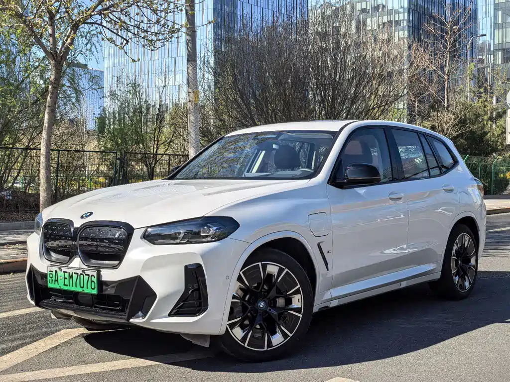 BMW iX3 2024