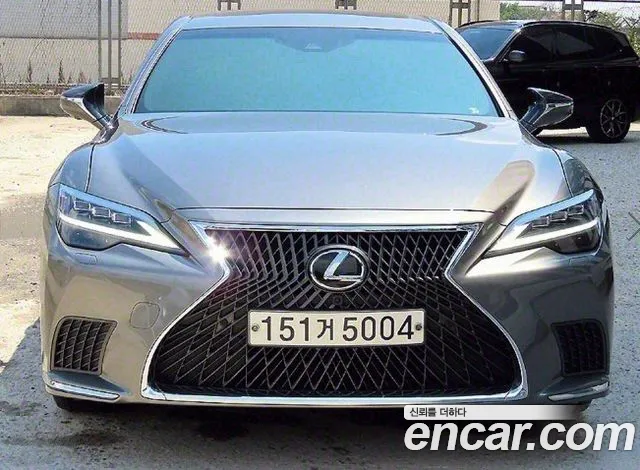 Lexus LS 2022