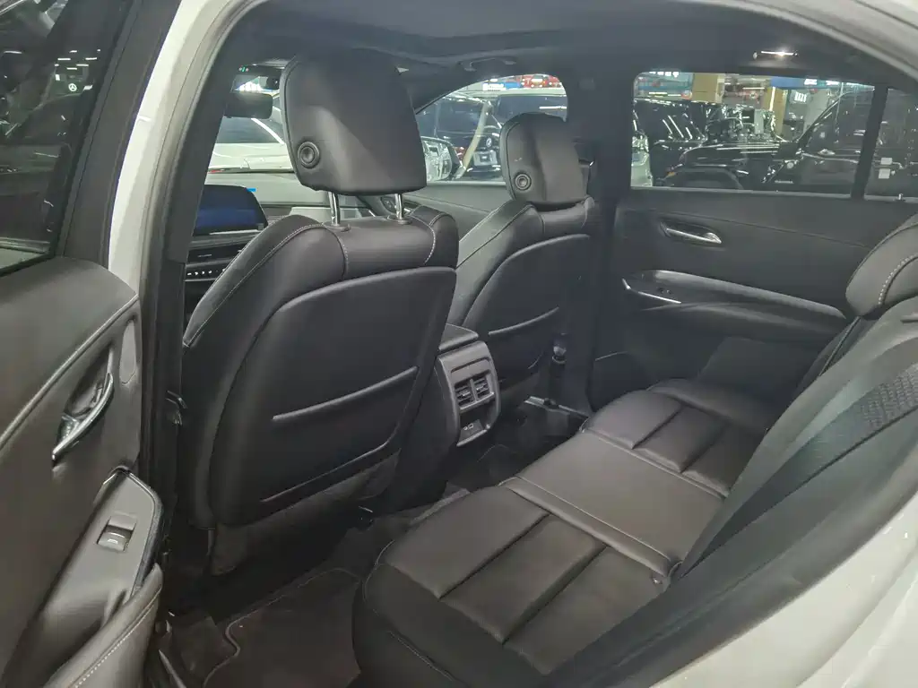 Cadillac XT4 2025