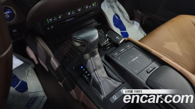 Lexus ES 2021