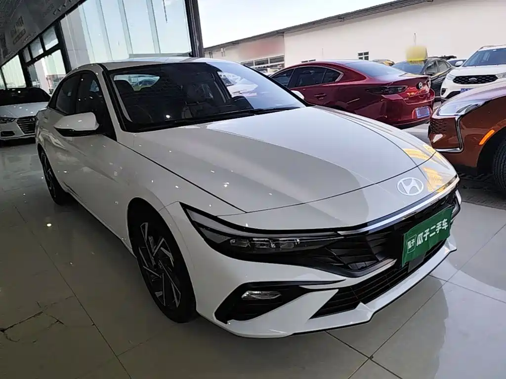 Hyundai Elantra 2024