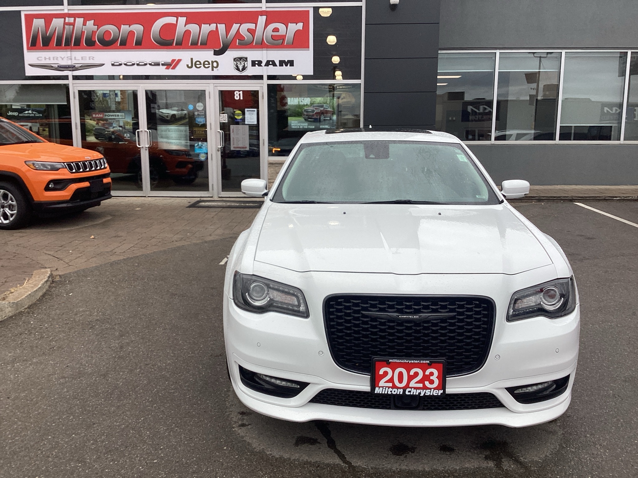 Chrysler 300 2023