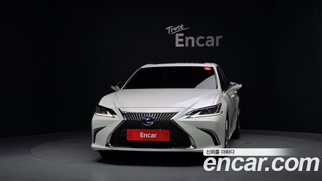 Lexus ES 2021