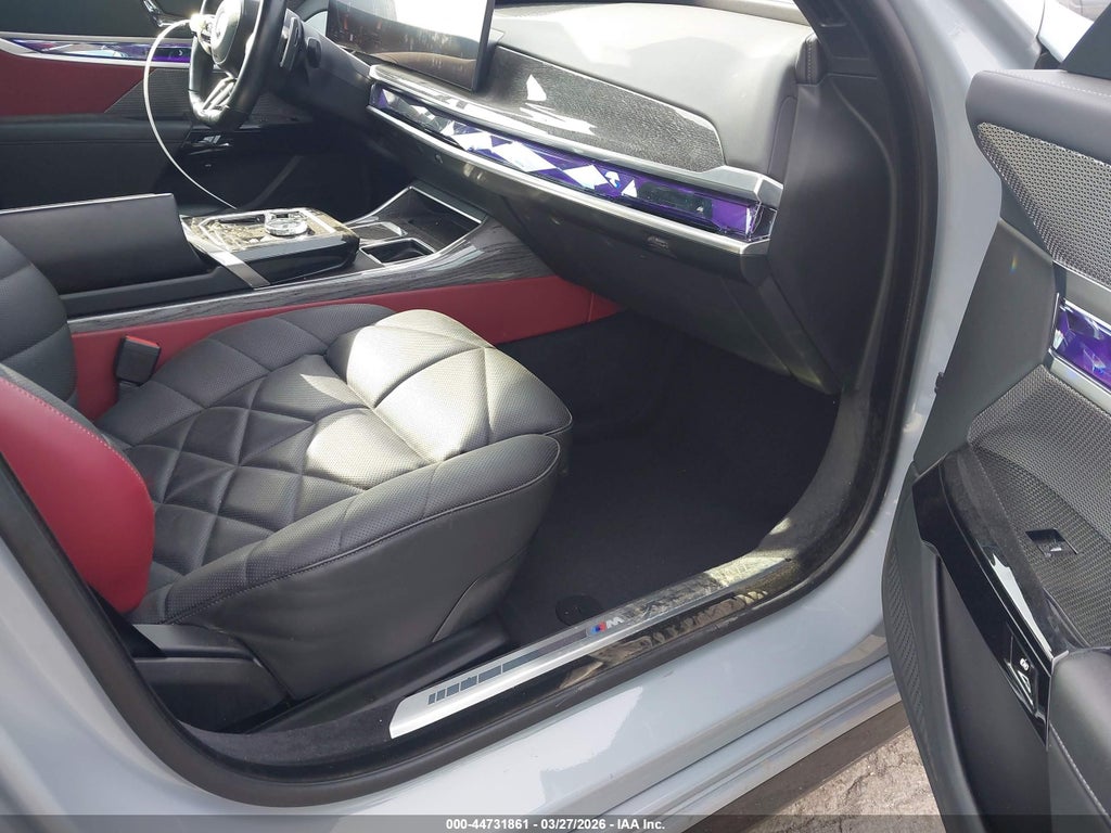 BMW 740 2024