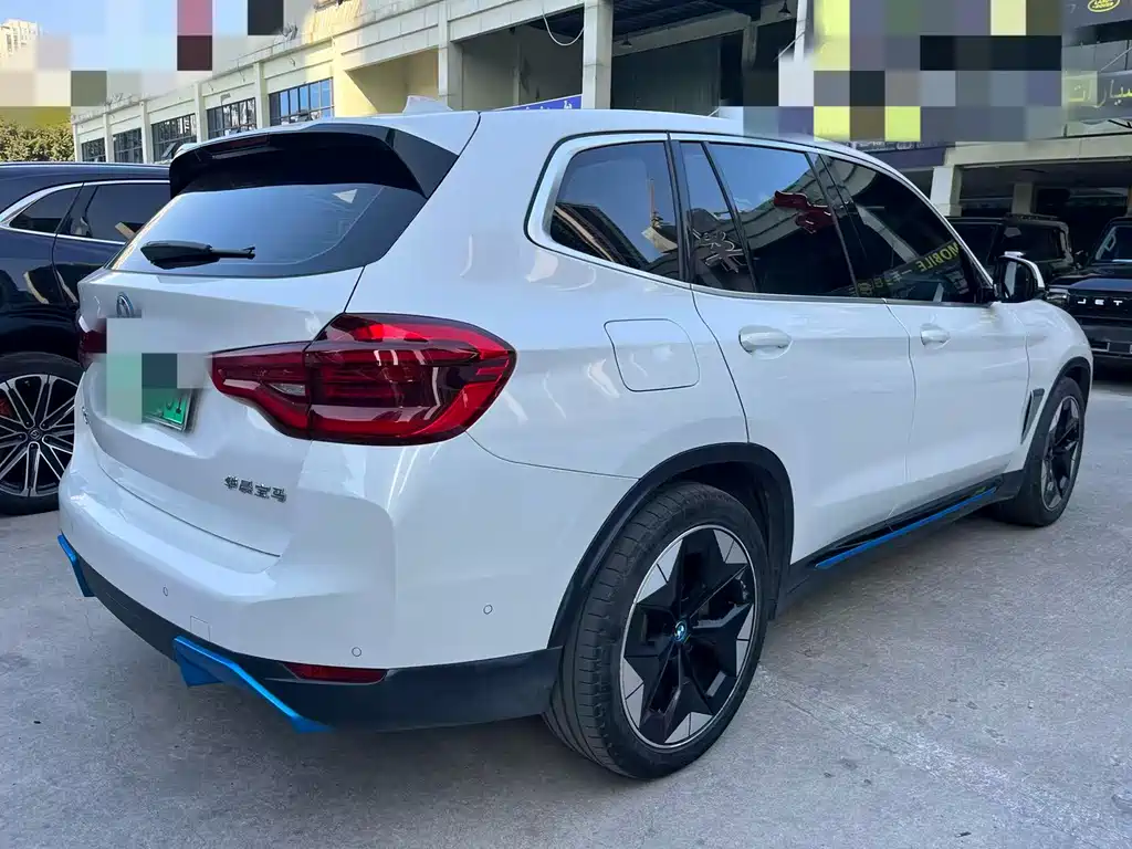 BMW iX3 2021
