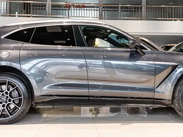 Aston Martin DBX 2021