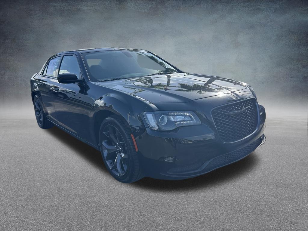 Chrysler 300 2021