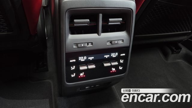Porsche Macan 2025