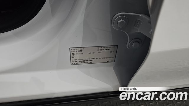 Tesla Model Y 2025