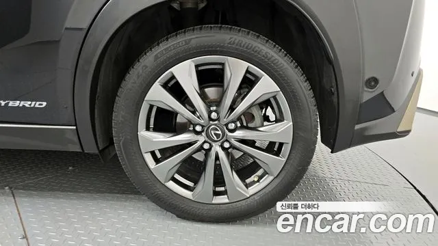 Lexus UX 2021