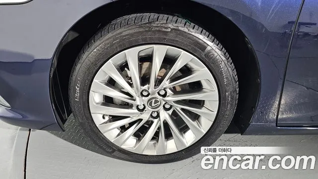 Lexus ES 2021