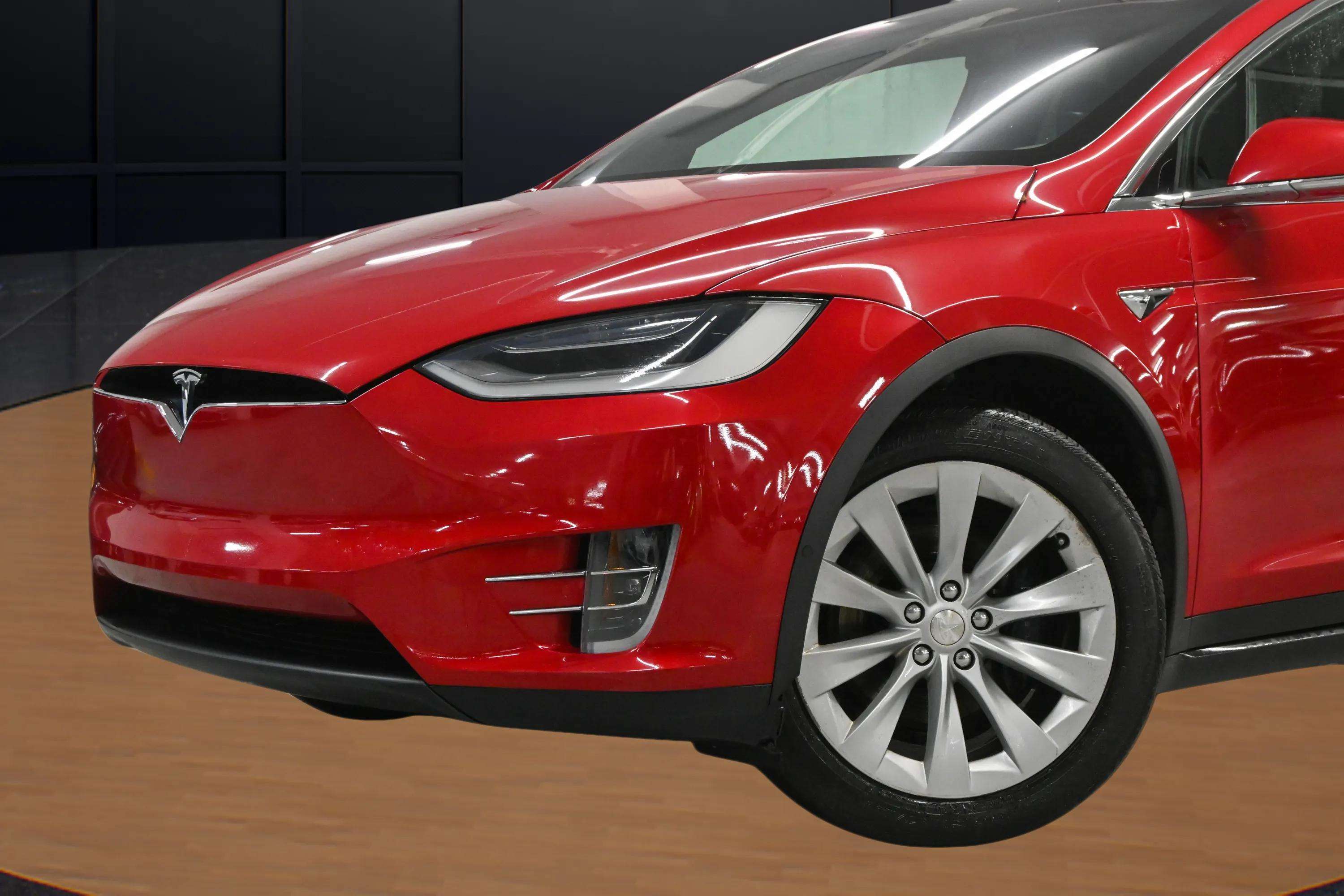 Tesla Model X 2020