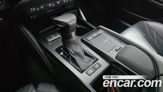 Lexus ES 2022