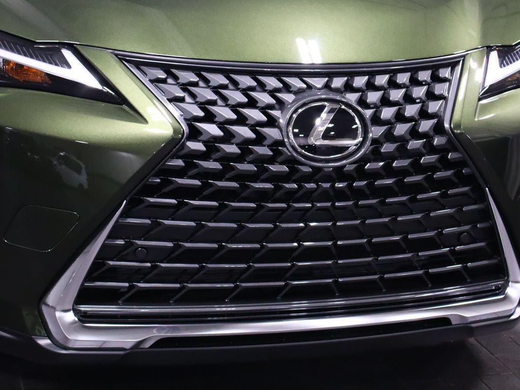 Lexus UX 2026