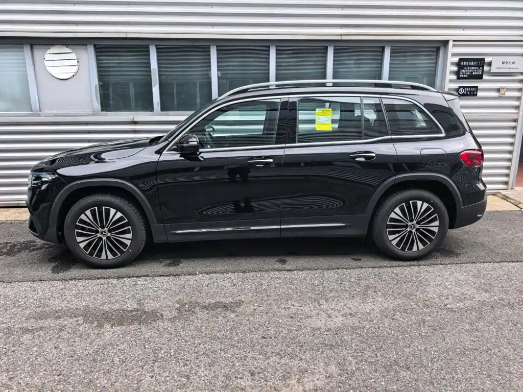 Mercedes-Benz EQB 2025
