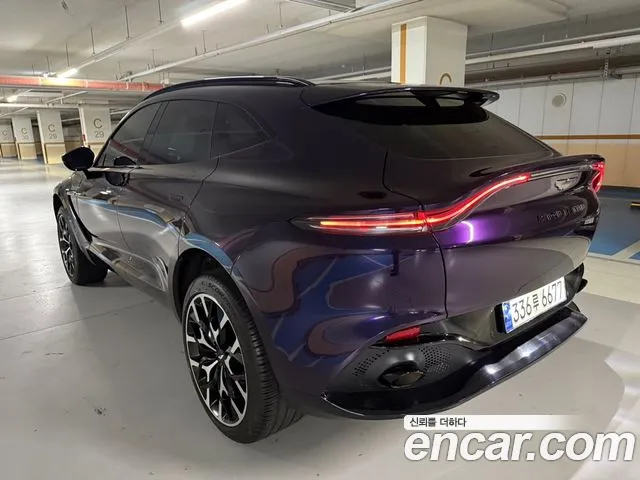 Aston Martin DBX 2022