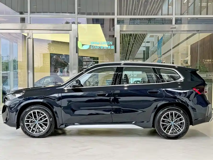 BMW iX1 2024